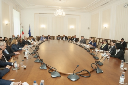 Екатерина Захариева представи екипа си пред Комисията по външна политика